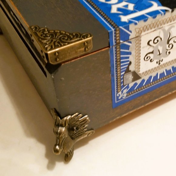 Suenos de Saundra Upcycled Rare Grind Diesel Cedar Cigar Box, ARTFUL STORAGE - Picture 15 of 15